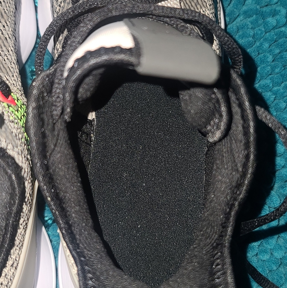 Lebron Sneakers - Picture 13 of 16